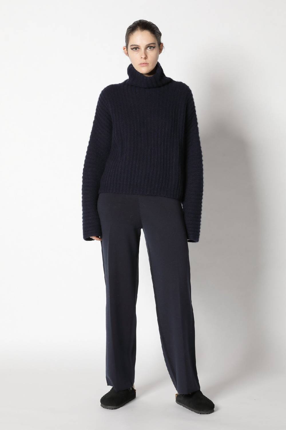 Sminfinity Fluffy Rib Turtle + Silky Suit Pants
