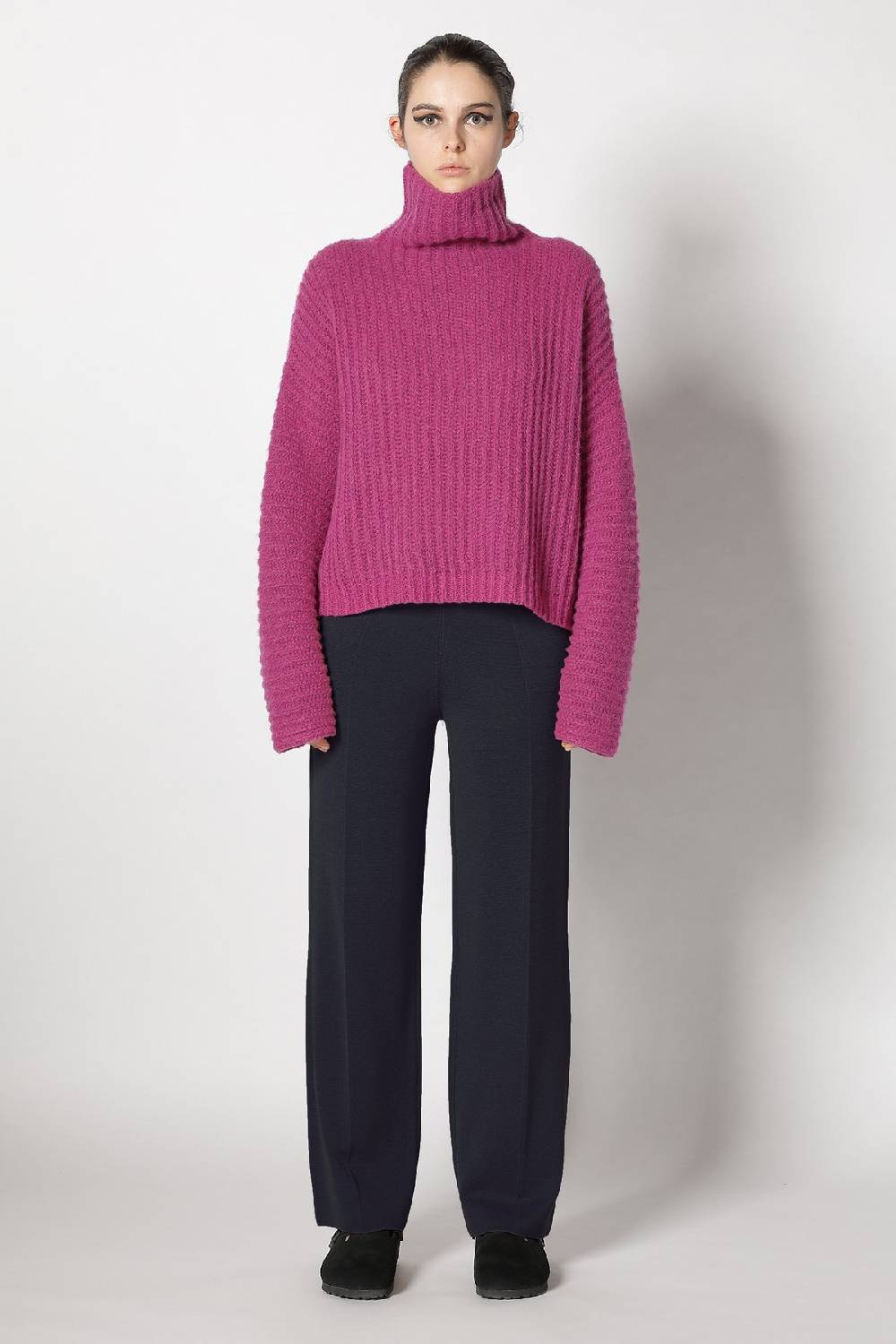 Sminfinity fluffy rib turtle + silky suit pants