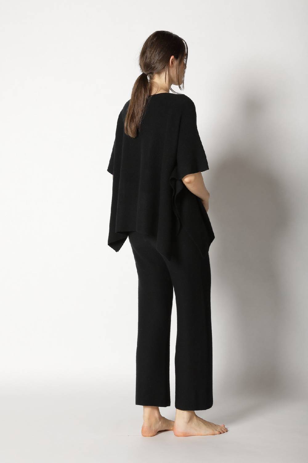 Sminfinity Garter Cape Top + Garter Cropped Pants