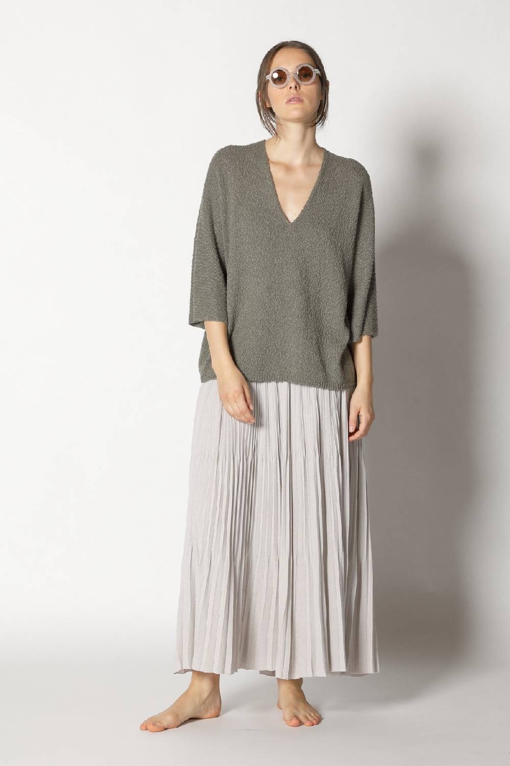 Sminfinity nubbly V neck + pima pleat skirt