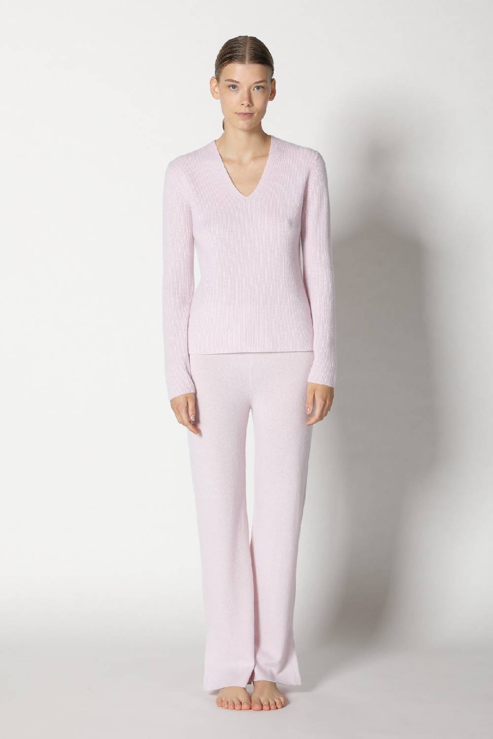 Sminfinity pure fitted V neck + pure slitted pants Sminfinity pure fitted V neck + pure slitted pants