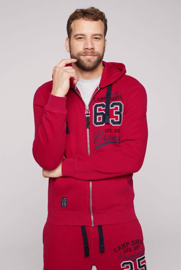 Soccx Kapuzensweatjacke mit Retro-Artwork royal red