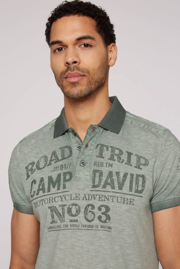 Soccx Kurzarmpolo Im Vintage-Style Mit Artworks Dusty Green