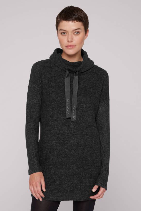 Soccx Meliertes Strickkleid mit Rollkragen black melange