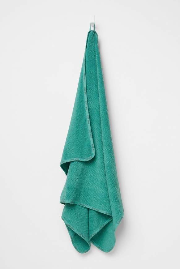 Soccx Saunahandtuch mit Logo-Saum 100 x 140 cm cool green