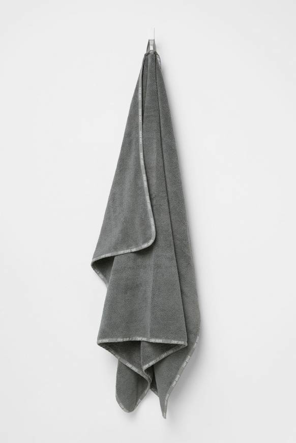 Soccx Saunahandtuch mit Logo-Saum 100 x 140 cm granite