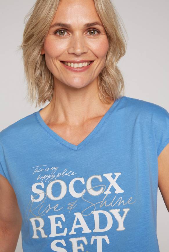 Soccx Shirt Mit V-Ausschnitt Und Wording Print Airy Blue