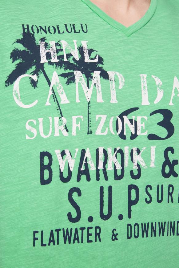 Soccx T-Shirt Mit V-Neck Und Print Artwork Regatta Green