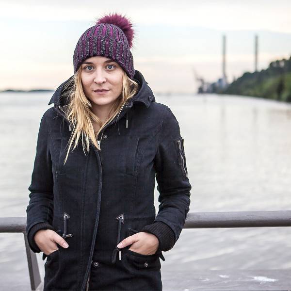 Sonia Originelli Bommelmütze "Metallic" Silbergarn Kunstfell Knopfverschluss