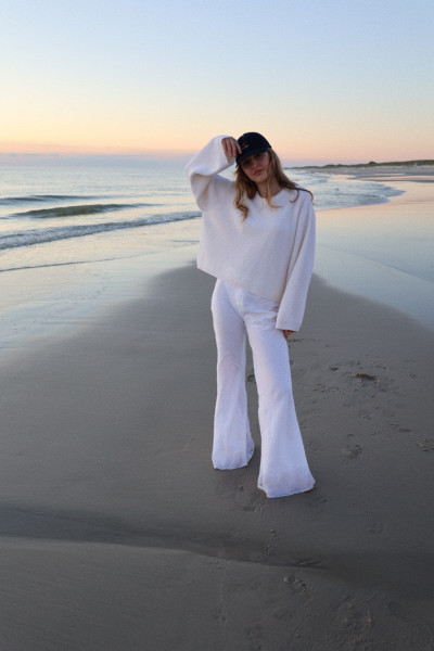 Sosue Rip Round Neck Pullover Off White