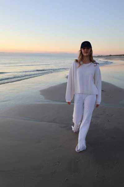 Sosue Rip Round Neck Pullover Off White