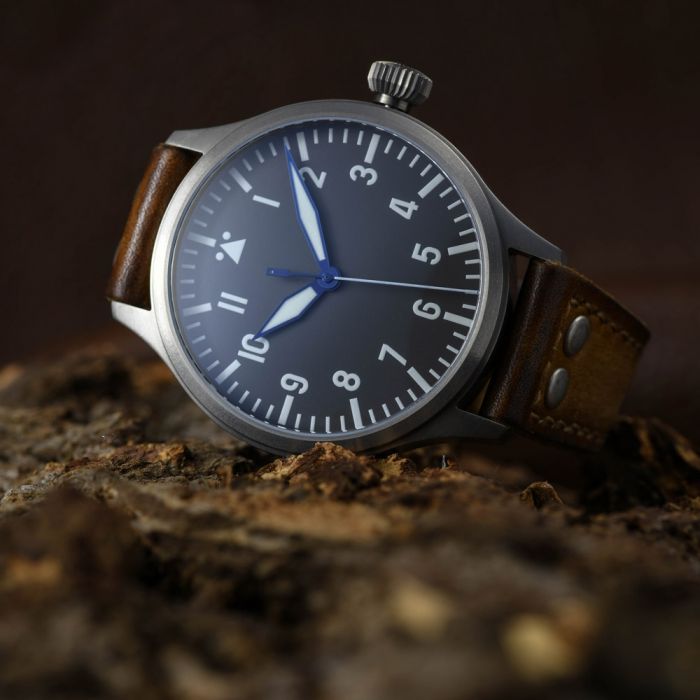 Steinhart Nav B-Uhr 44 Titan A Muster Zentralsekunde