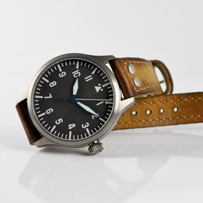 Steinhart Nav B-Uhr 47 Titan A-Muster Zentralsekunde