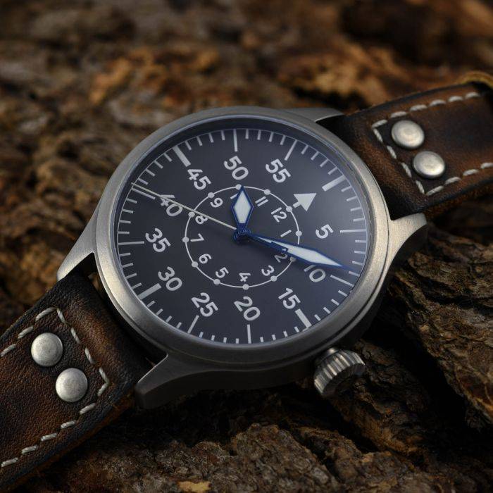 Steinhart Nav B-Uhr 47 Titan B Muster Zentralsekunde