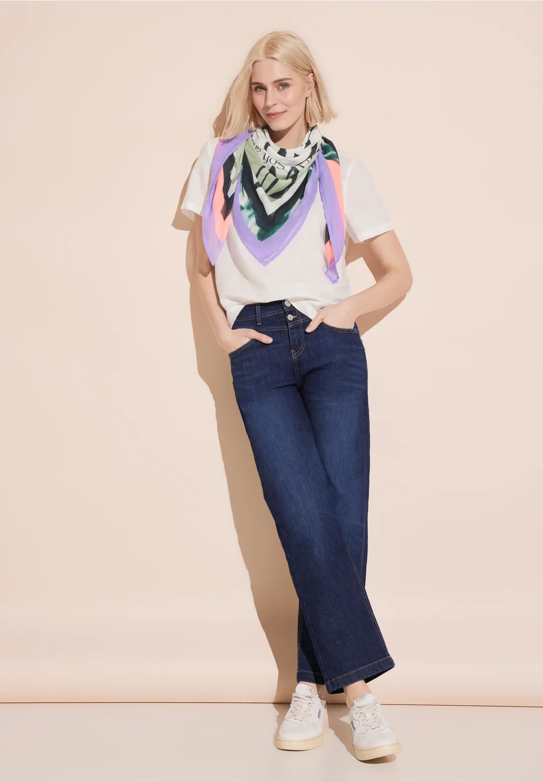 Street One Tuch Mit Artwork Print