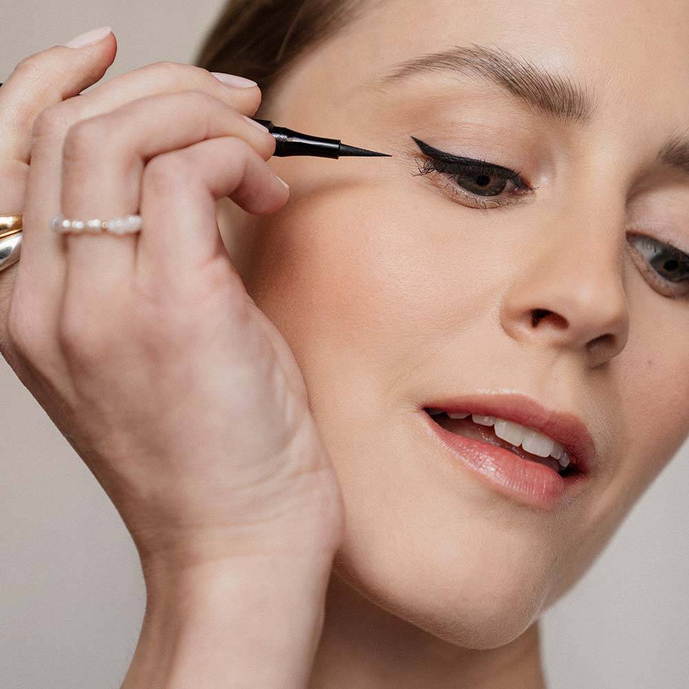 Strong Cosmetics Eyeliner Pen