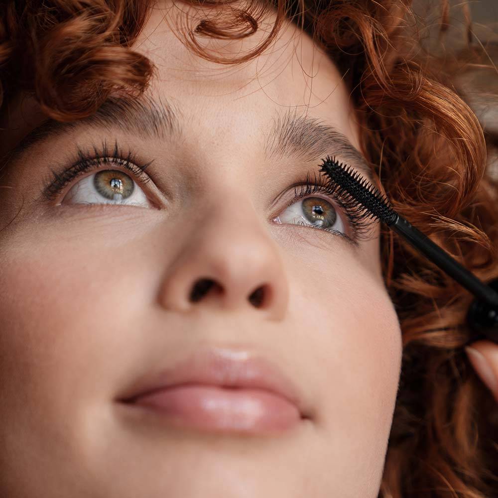 Strong Cosmetics Mascara Definition