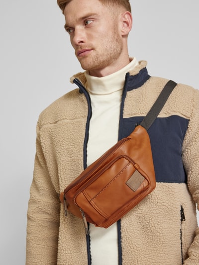 Peek & Cloppenburg camel activeBauchtasche mit Label-Patch Modell 'LAOS' in cognac