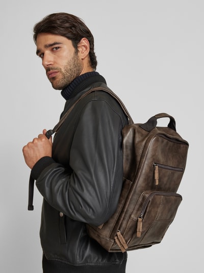 Peek & Cloppenburg camel activeRucksack mit Label-Patch Modell 'LAOS' in mittelbraun