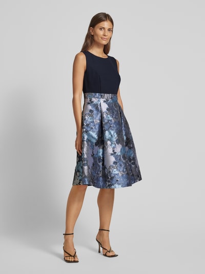 Peek & Cloppenburg Christian Berg CocktailKnielanges Cocktailkleid im Stufen-Look in marine melange