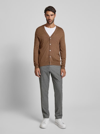 Peek & Cloppenburg Christian Berg MenSlim Fit Cardigan aus Woll-Mix mit V-Ausschnitt in mittelbraun mel