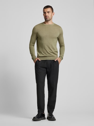 Peek & Cloppenburg Christian Berg MenStrickpullover mit Rundhalsausschnitt in oliv melange