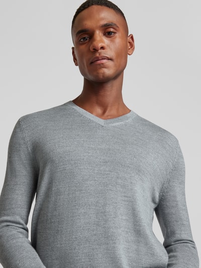 Peek & Cloppenburg Christian Berg MenStrickpullover Mit V-Ausschnitt In Hellgrau Melange
