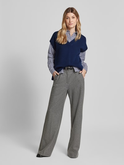 Peek & Cloppenburg Christian Berg WomanPullunder aus Lanawolle mit V-Ausschnitt in dunkelblau