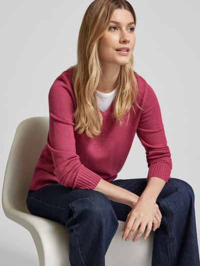 Peek & Cloppenburg Christian Berg WomanStrickpullover Mit Abgerundetem V-Ausschnitt In Fuchsia Melange