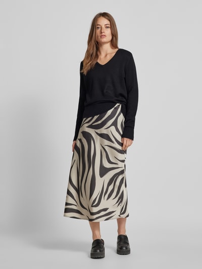 Peek & Cloppenburg Christian Berg WomanStrickpullover mit abgerundetem V-Ausschnitt in black