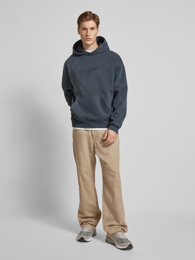 Peek & Cloppenburg Review X MATWHoodie mit Label-Print in dunkelgrau