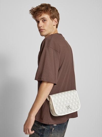 Peek & Cloppenburg REVIEWUmhängetasche mit Label-Detail in weiss