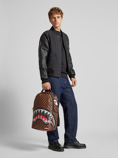 Peek & Cloppenburg SpraygroundRucksack mit Motiv-Print Modell 'SHARKS IN PARIS' in mittelbraun