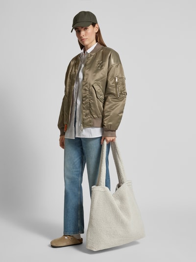 Peek & Cloppenburg STUDIO NOOSHandtasche mit Teddyfell in hellgrau