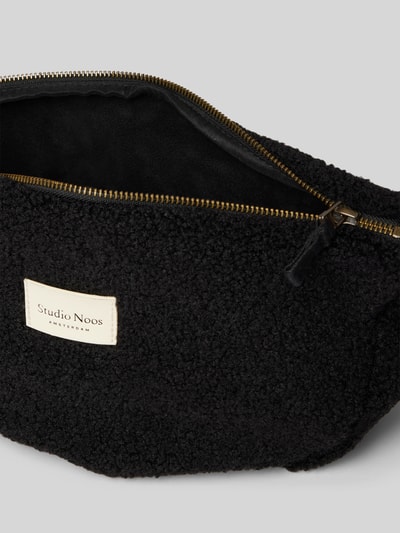 Peek & Cloppenburg STUDIO NOOSUmhängetasche Aus Teddyfell Mit Label-Badge In Black
