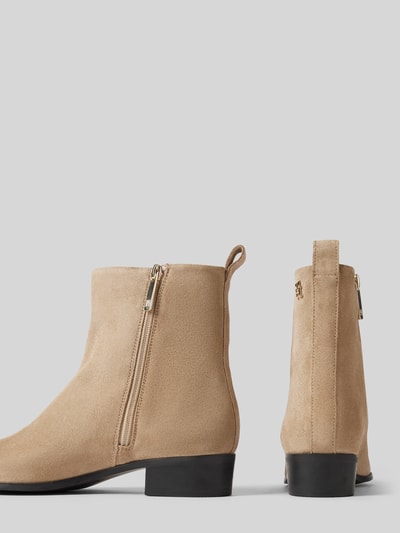 Peek & Cloppenburg Tommy HilfigerStiefel Mit Label-Detail In Beige