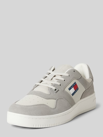 Peek & Cloppenburg Tommy JeansLedersneaker mit Label-Patch Modell 'BASKET' in mittelgrau