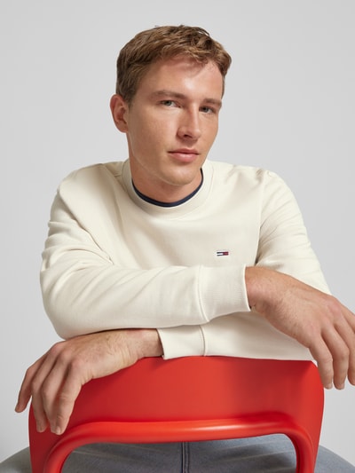 Peek & Cloppenburg Tommy JeansRegular Fit Sweatshirt Mit Logo-Badge In Beige