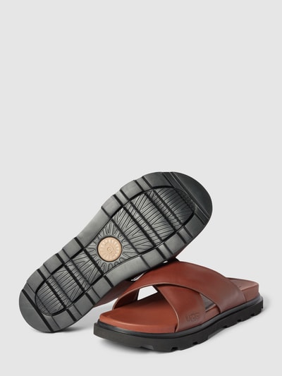 Peek & Cloppenburg UGGSlides Mit Breiten Riemen Modell 'CAPITOLA CROSS SLIDE' In Cognac