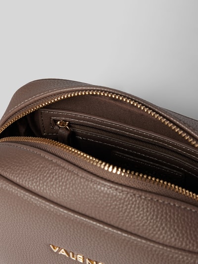 Peek & Cloppenburg VALENTINO BAGSCrossbody Bag Mit Label-Detail Modell 'NEVER' In Taupe