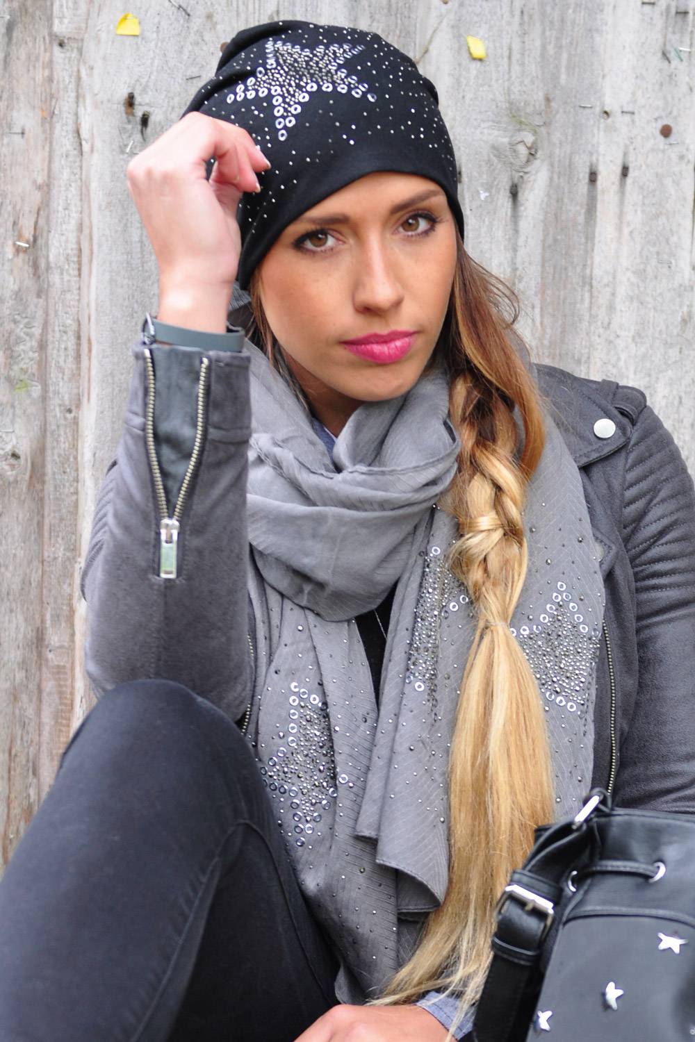 Stylebreaker Beanie Mit Stern Aus Strass Und Lochnieten