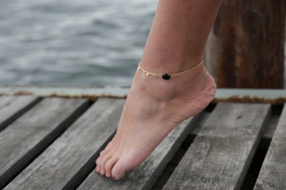 Stylebreaker Mehrlagiges Fußkettchen Mit Plättchen Und Stein