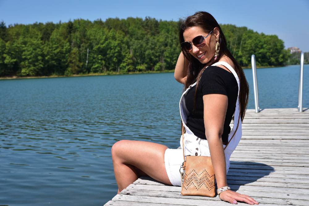 Stylebreaker Mini Umhängetasche Mit ZickZack Cutout Und Nieten