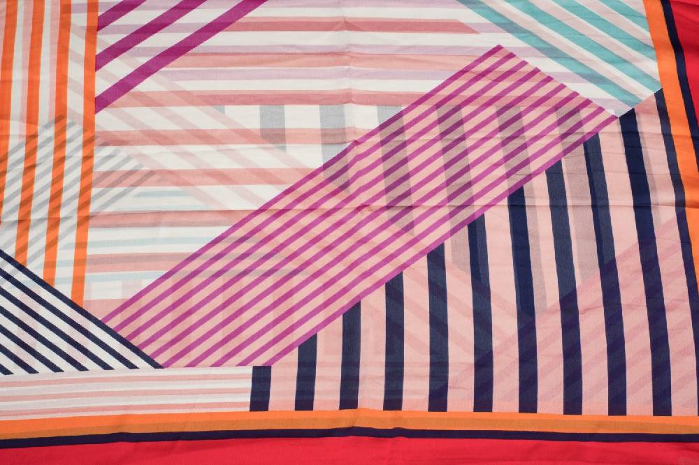 Stylebreaker Seidiger Schal Mit Gestreiften Geometrischen Flächen