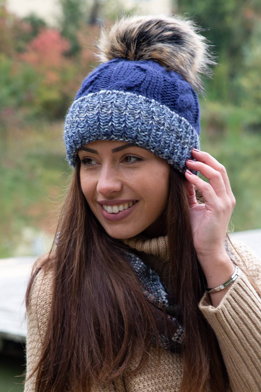 Stylebreaker Strick Bommelmütze Mit Bunt Gemusterte Krempe