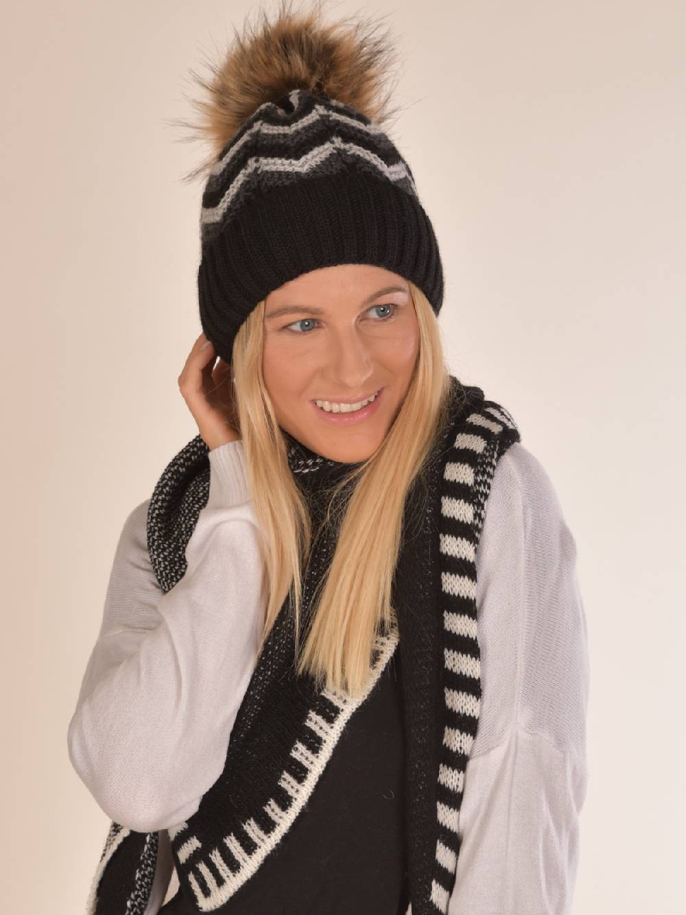 Stylebreaker Strick Bommelmütze Mit Zick-Zack Muster