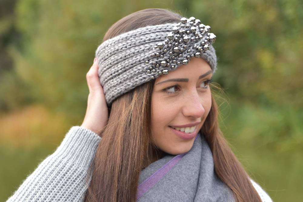 Stylebreaker Strick Stirnband Mit Twist Knoten Und Silbernen Perlen