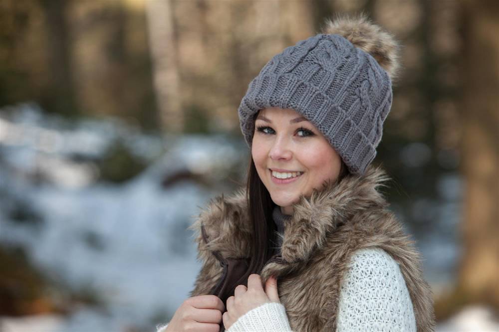 Stylebreaker Strickmütze Mit Zopfmuster & Kunstfellbommel