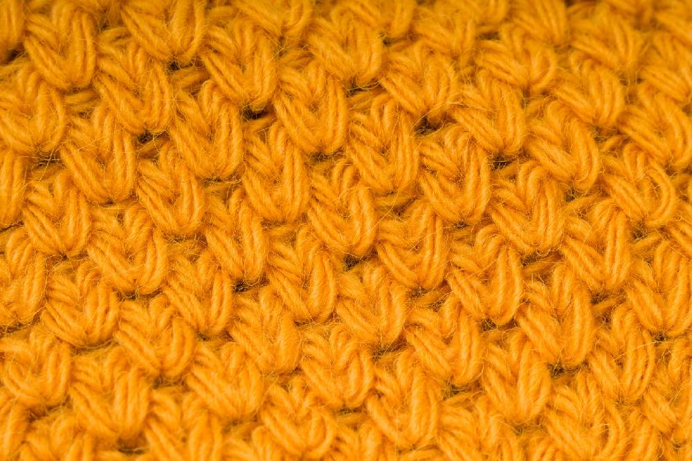 Stylebreaker Kinder Bommelmütze V-Muster Gehäkelt