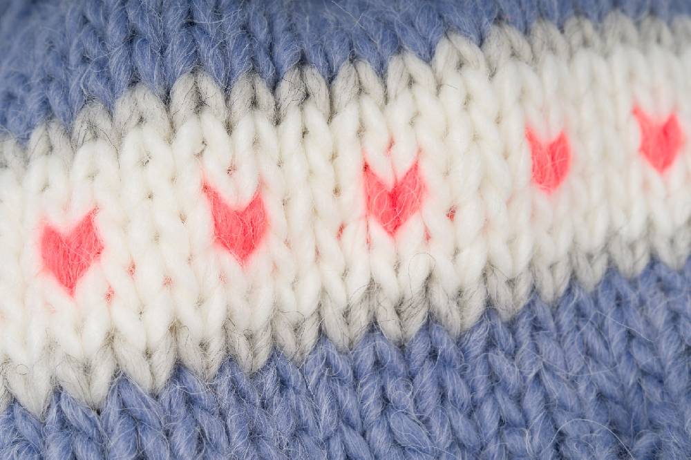 Stylebreaker Kinder Strick Bommelmütze Herzmuster